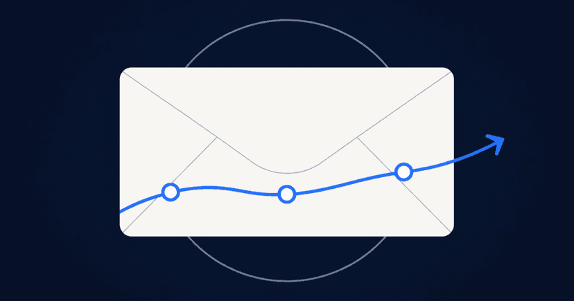 E-Mail-Marketing-Strategie: eine Kurve mit drei Etappenpunkten läuft durch einen Briefumschlag und zeigt nach oben aus dem Postfach heraus